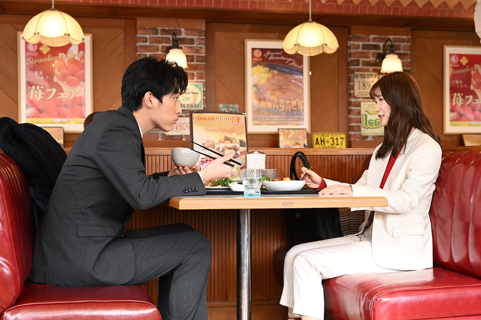 小野花梨、杉野遥亮 「罠の戦争」第7話より（C）カンテレ