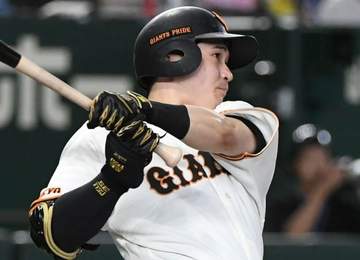 巨人 泉口友汰が逆転適時打！七回に3者連続四球で満塁→3番の快音に東京ドームが大興奮 六回は4番ダルベックが1点差に迫る適時打
