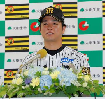 阪神 高橋が球団の投手では13年ぶりとなる2カ月連続の月間MVPを受賞