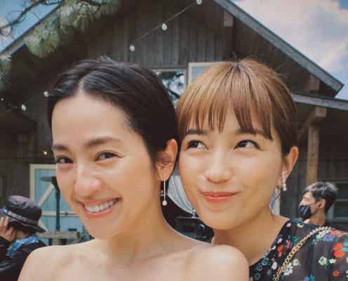 「着飾る恋」中村アン、ウエディングドレス姿で川口春奈と密着2ショット「羽瀬ちゃんおめでとう」