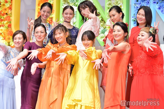 (後列左から)田辺桃子、山本舞香、池田エライザ、野田美桜、富田望生(前列左から)ともさかりえ、板谷由夏、篠原涼子、広瀬すず、小池栄子、渡辺直美(C)モデルプレス