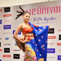 モデルプレス - ゴージャスボディ炸裂!ミス・ユニバース日本代表、世界大会の衣装をお披露目