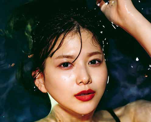 櫻坂46渡邉理佐、濡れ肌に釘付け 美しすぎる水中ショット