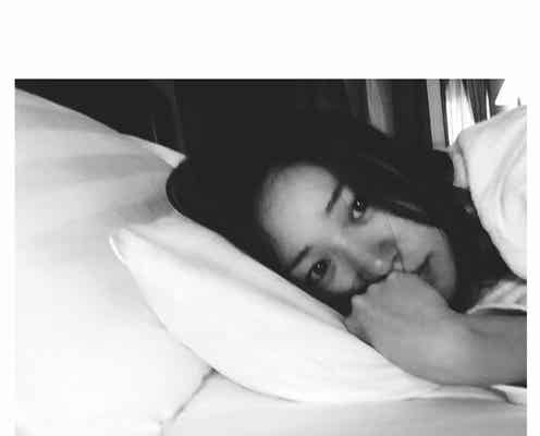 大島優子、ベッドでの“素顔”を公開 色っぽい視線に「興奮して寝られない」