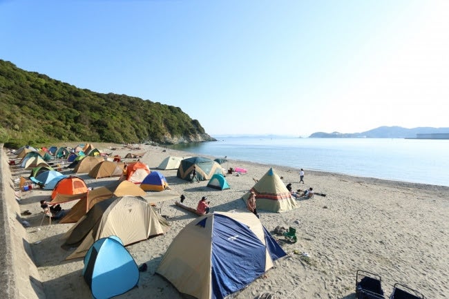 無人島で野外映画フェス「MUJINTO cinema CAMP KANSAI 2020」大自然の中で映画鑑賞