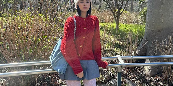 中町綾、ミニスカ×透けレースタイツでスラリ美脚披露「スタイル良い