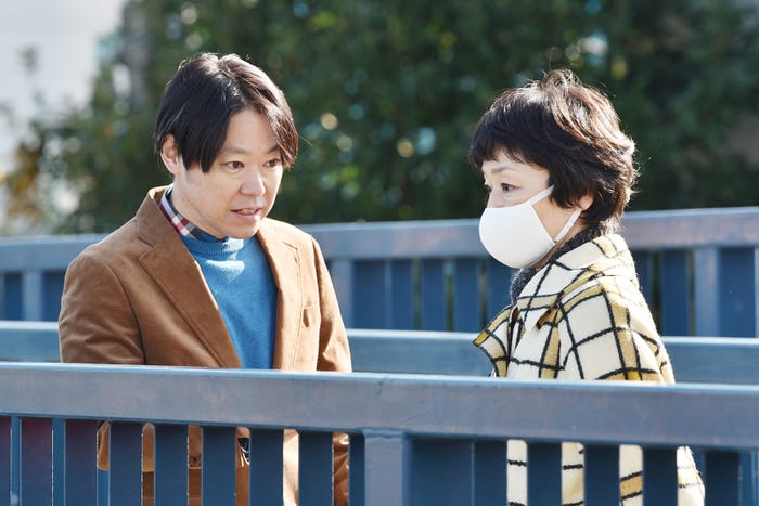 阿部サダヲ、小林聡美/「anone」第2話より(C)日本テレビ