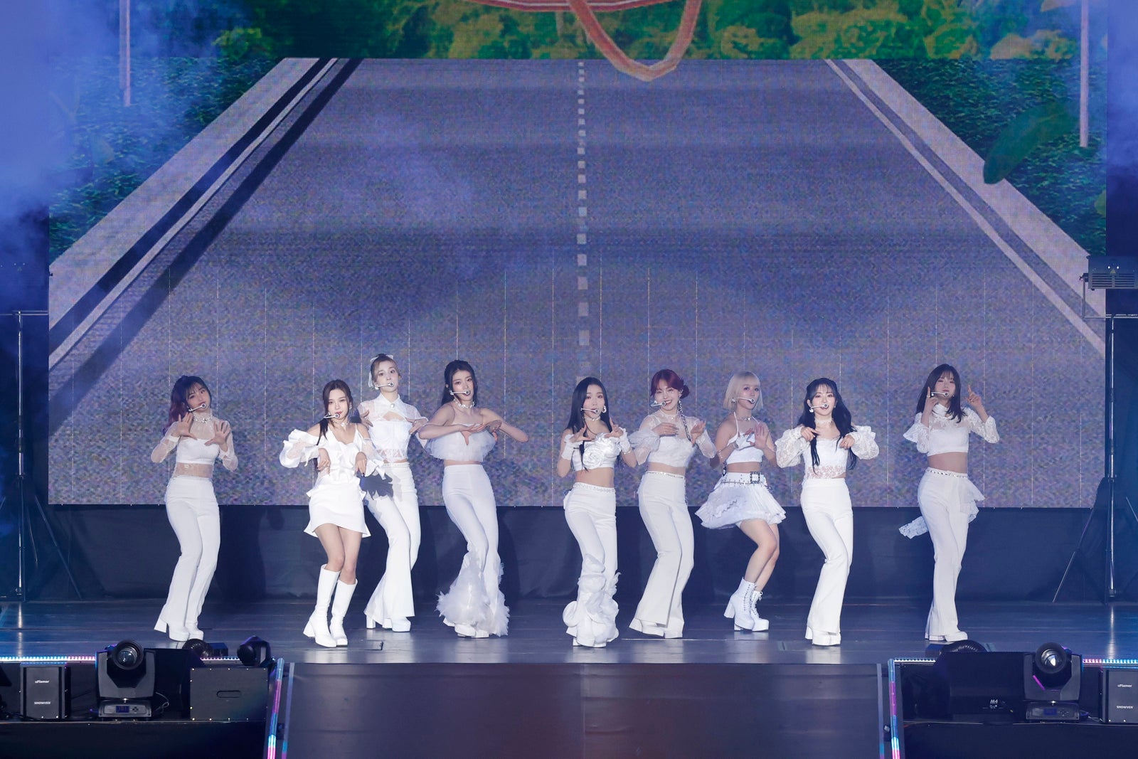 Kep1er×&TEAMが背中合わせでパフォーマンス スペシャルコラボで圧倒＜MUSIC BANK GLOBAL FESTIVAL 2023＞