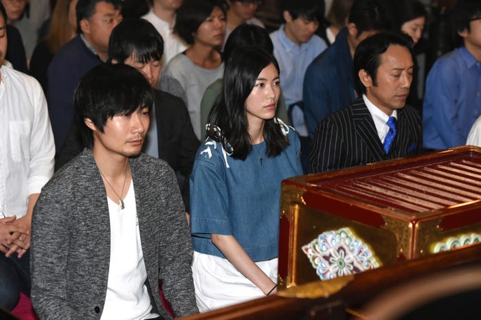 (手前から)戸次重幸、松井珠理奈、筧利夫(C)TBS