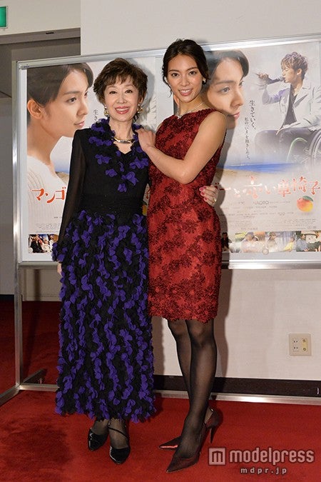 （左から）三田佳子、秋元才加