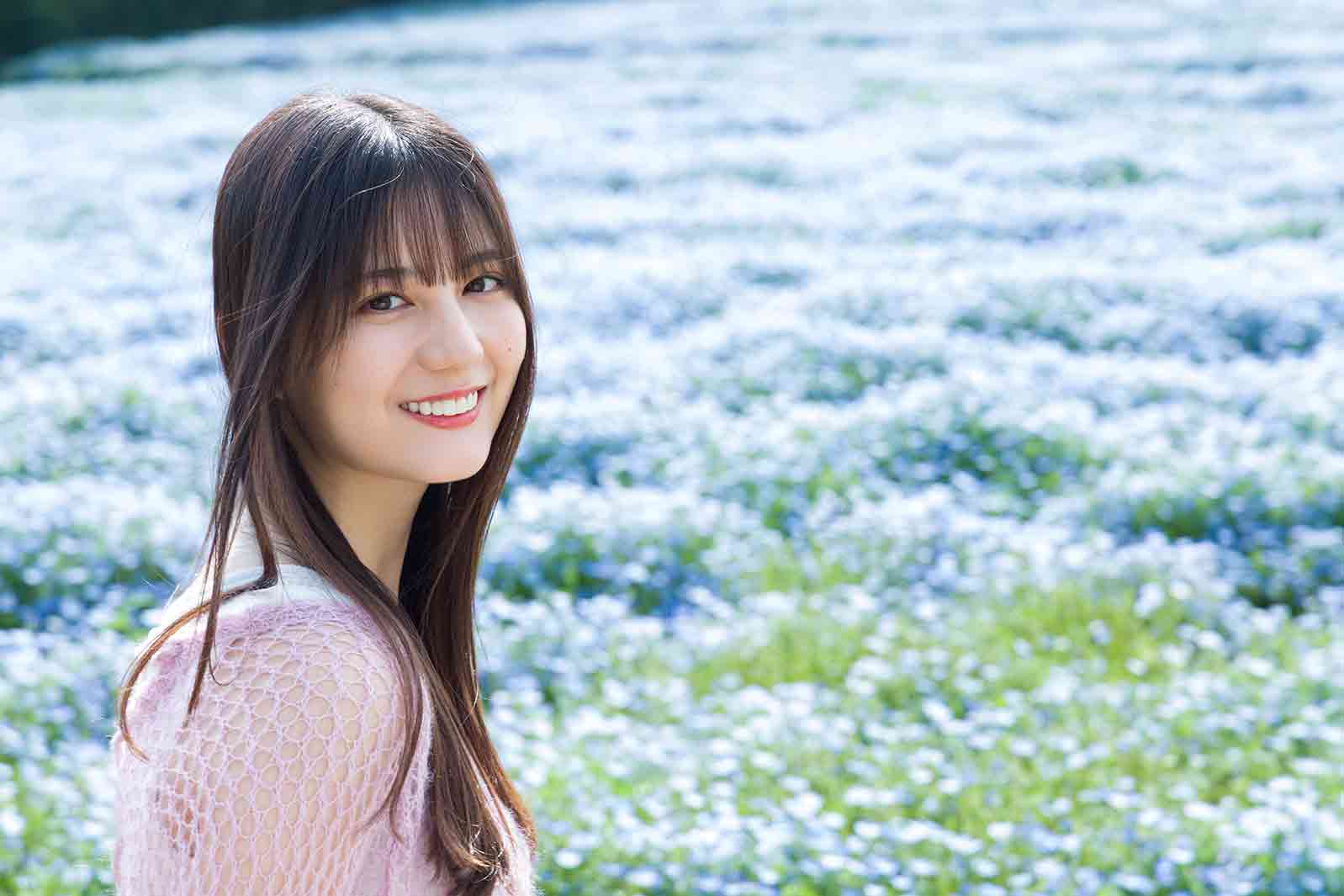 日向坂46小坂菜緒「少年サンデー」表紙に登場、グループカラーに