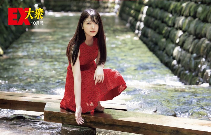 久保史緒里(撮影:西田幸樹・双葉社)