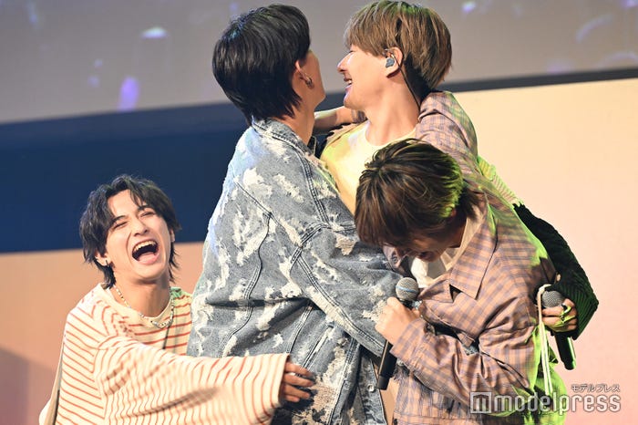 crhug(C)モデルプレス