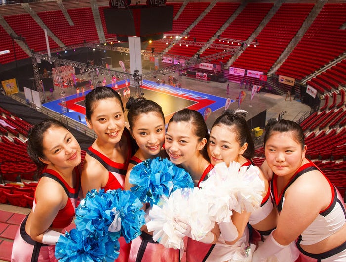 南乃彩希、山崎紘菜、広瀬すず、中条あやみ、福原遥、富田望生(C)2017映画「チア☆ダン」製作委員会