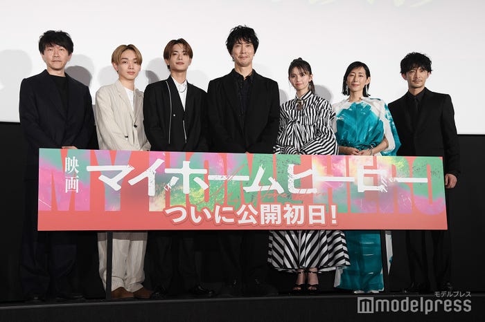 (左から)青山貴洋監督、宮世琉弥、高橋恭平、佐々木蔵之介、齋藤飛鳥、木村多江、津田健次郎(C)モデルプレス