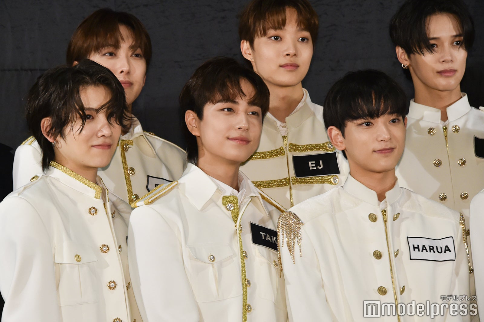 （後列左から）FUMA、EJ、K（前列左から）YUMA、TAKI、HARUA（C）モデルプレス