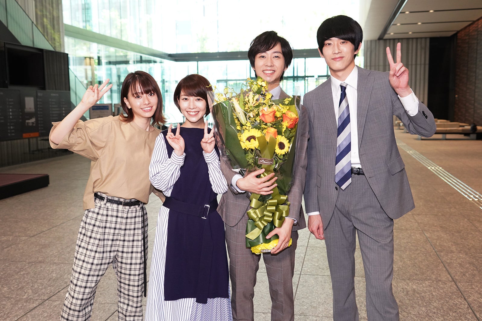 杉野遥亮・Travis Japan中村海人ら、瞳潤ませ「ハケンの品格」クランクアップ