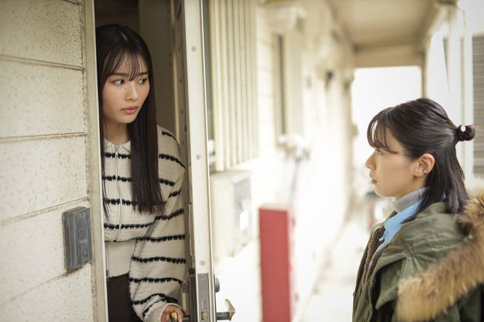 豊島心桜、鳴海唯「君が獣になる前に」第9話より(C)「君が獣になる前に」製作委員会