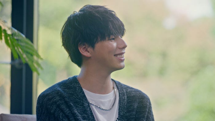 Hiro/「これが私のおいしいビール 森進一&Hiro(MY FIRST STORY)」篇より(提供写真)