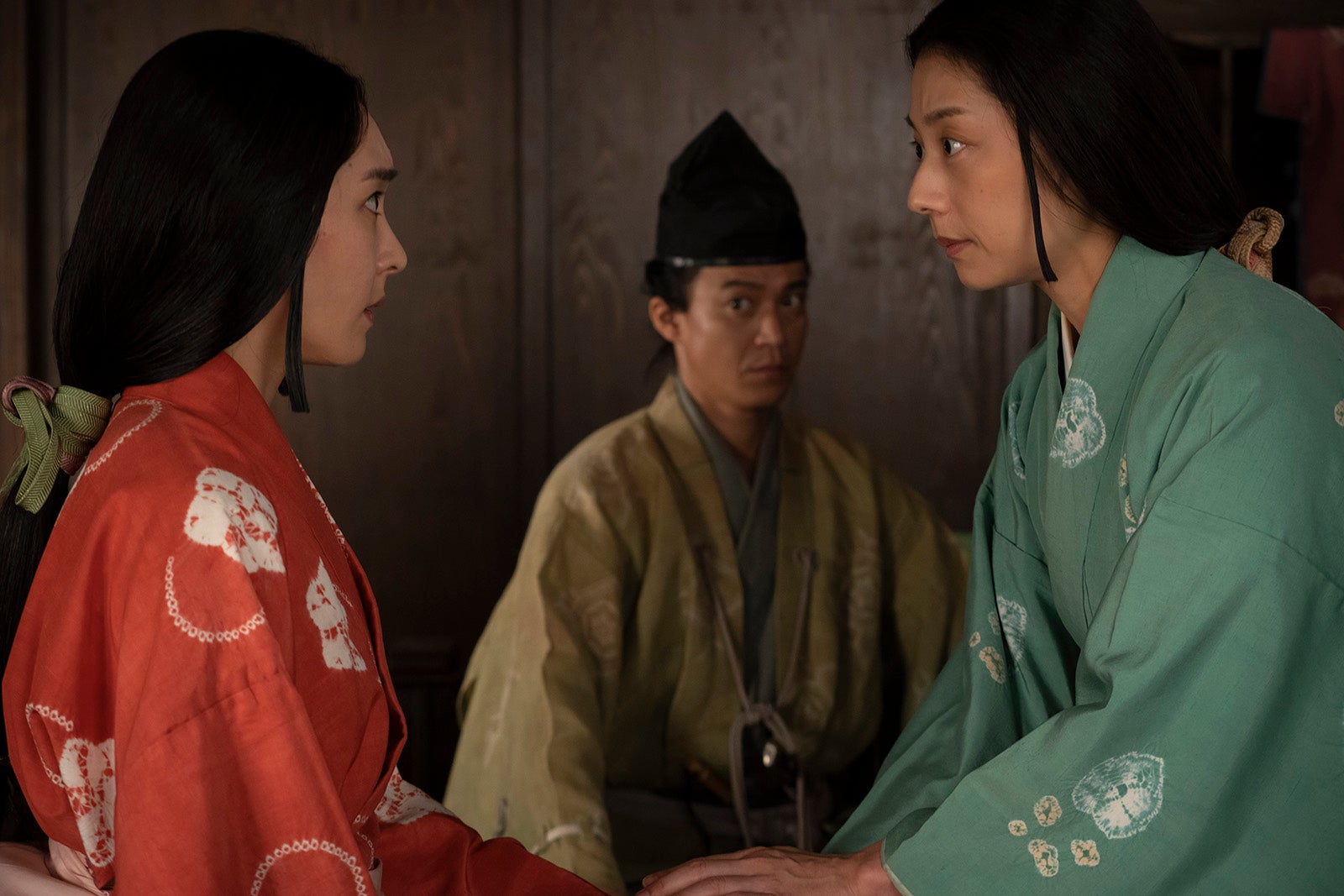 （左から）新垣結衣、小栗旬、小池栄子（C）NHK