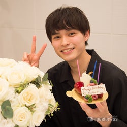 兵頭功海、号泣ハンサムライブを振り返る 誕生日生配信で“リュウソウブルー”綱啓永らとサプライズコラボ