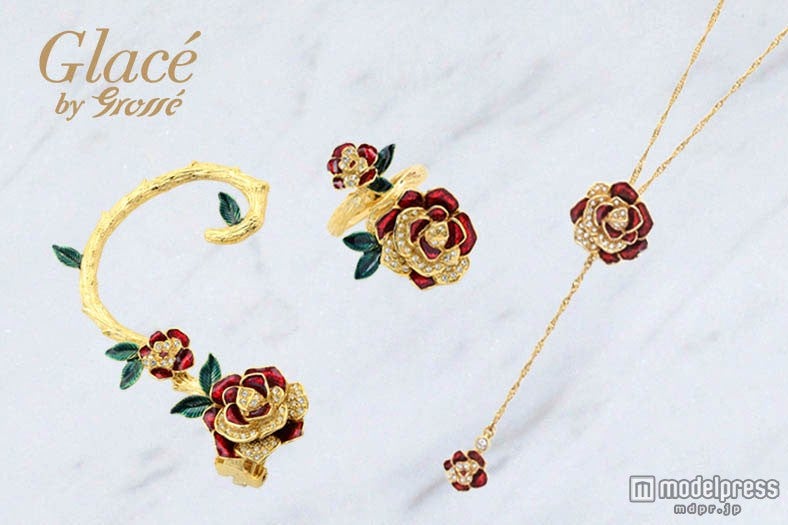 「イヤーカフ」32,000円（税抜）、「リング」29,000円（税抜）、「ロングネックレス」28,000円（税抜）