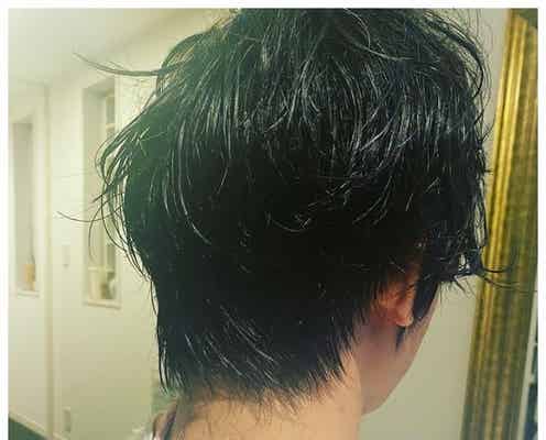 伊藤健太郎、主演舞台に向けヘアカット 続く後ろ姿ショットに「早く顔が見たい」「こっち向いて」の声