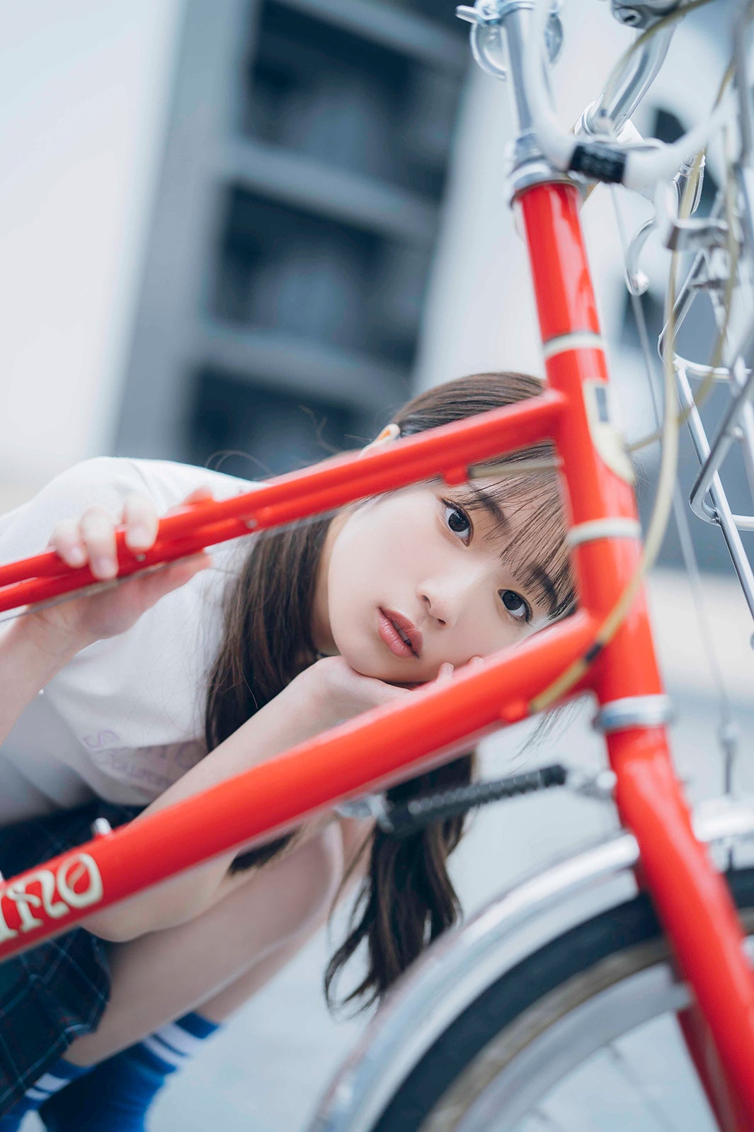 岸みゆ／「B.L.T.7月号」（東京ニュース通信社刊）撮影：カノウリョウマ