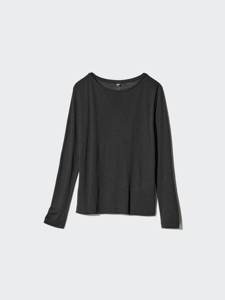 黒いシアーTシャツを平置き