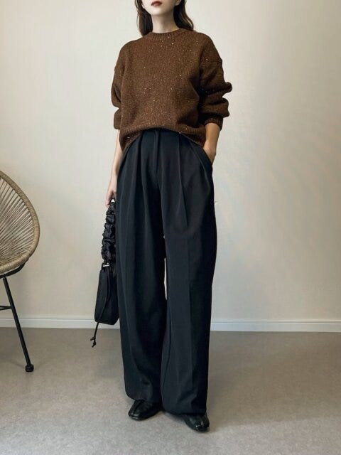 2025冬大人女性おすすめブラウンニットシンプルコーデ