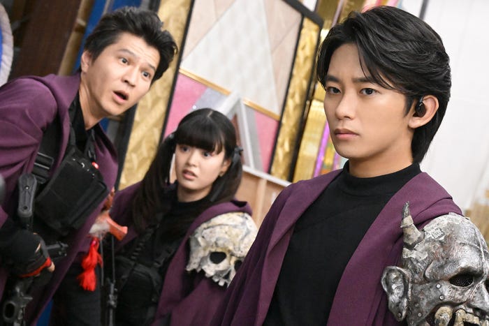 芝大輔、瞳水ひまり、加藤清史郎「放送局占拠」第9話(C)日本テレビ