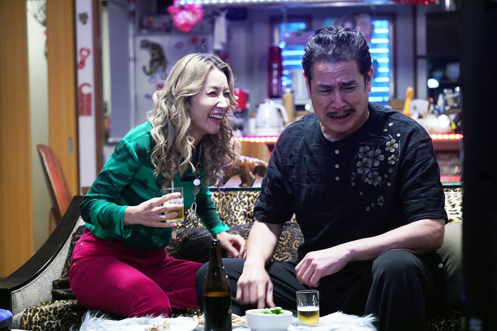 鈴木紗理奈、宇梶剛士／「ナンバMG5」第7話より（C）フジテレビ