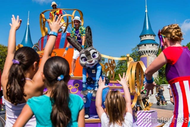 ストリートパーティー「ムーブ・イット!シェイク・イット!ダンス&プレイ・イット!」より(C)Disney