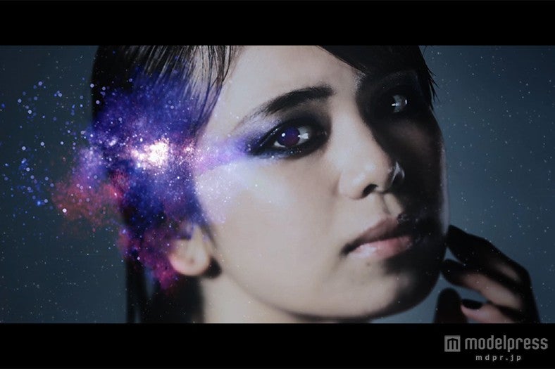 Flower「瞳の奥の銀河（ミルキーウェイ）」MVより