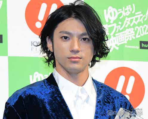 山田裕貴「三十路になりました」誕生日当日に受賞 “熱烈ハグ”で祝福<ゆうばり国際ファンタスティック映画祭2020>