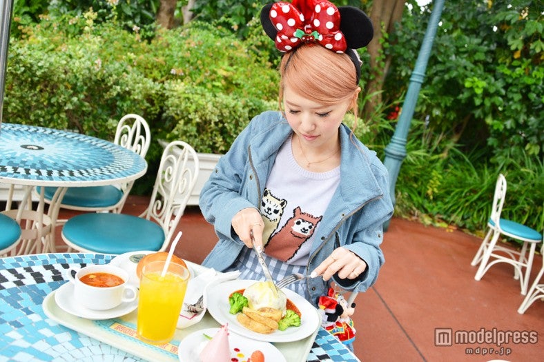 「プラザパビリオン・レストラン」スペシャルセット／モデル：河西里音