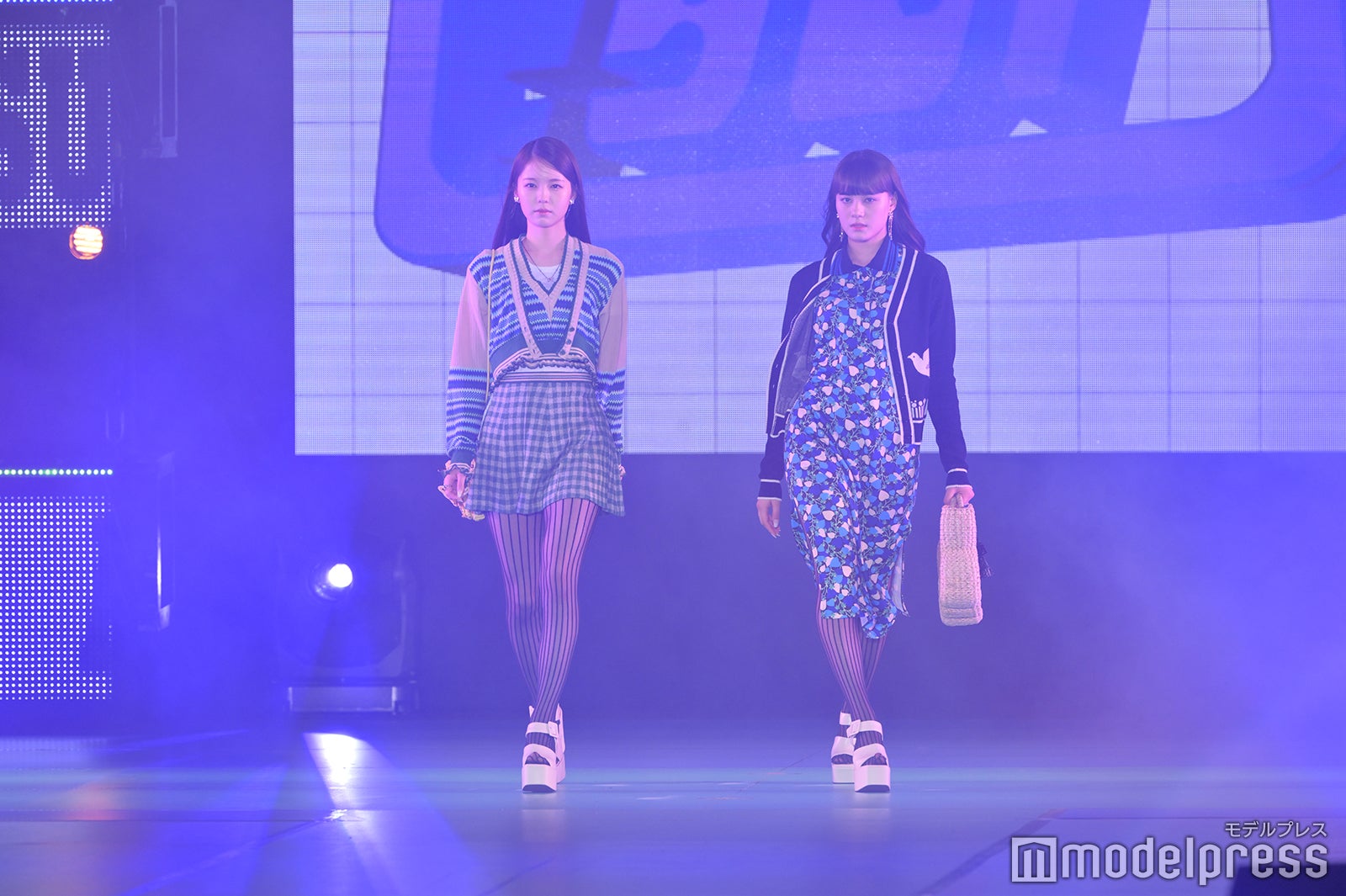 アヤカ、ニナ（C）モデルプレス