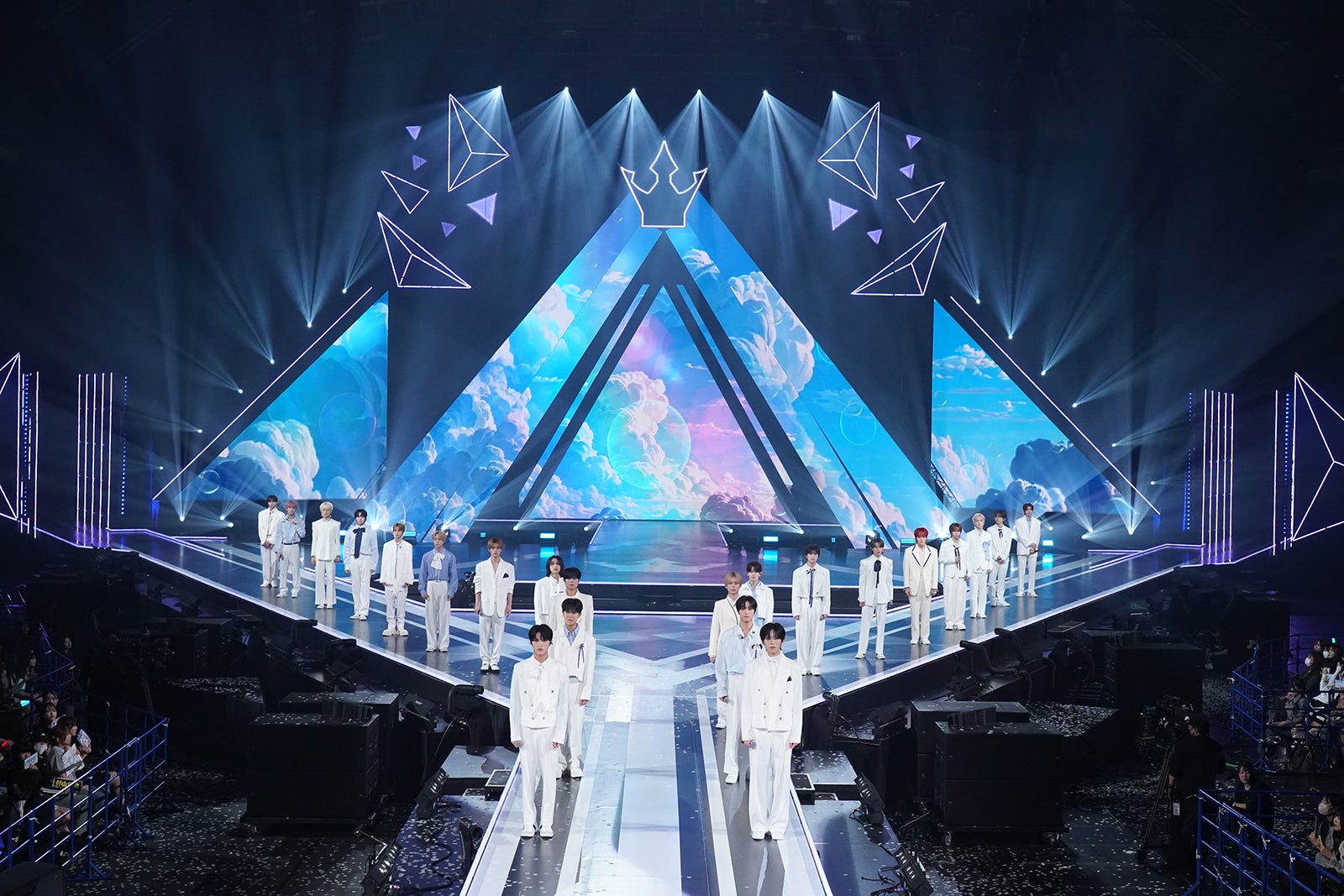 「Run Again」パフォーマンスの様子（C）PRODUCE 101 JAPAN 新世界