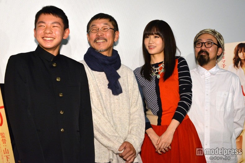 （左から）伊藤清矢、康すおん、前田敦子、山下敦弘監督