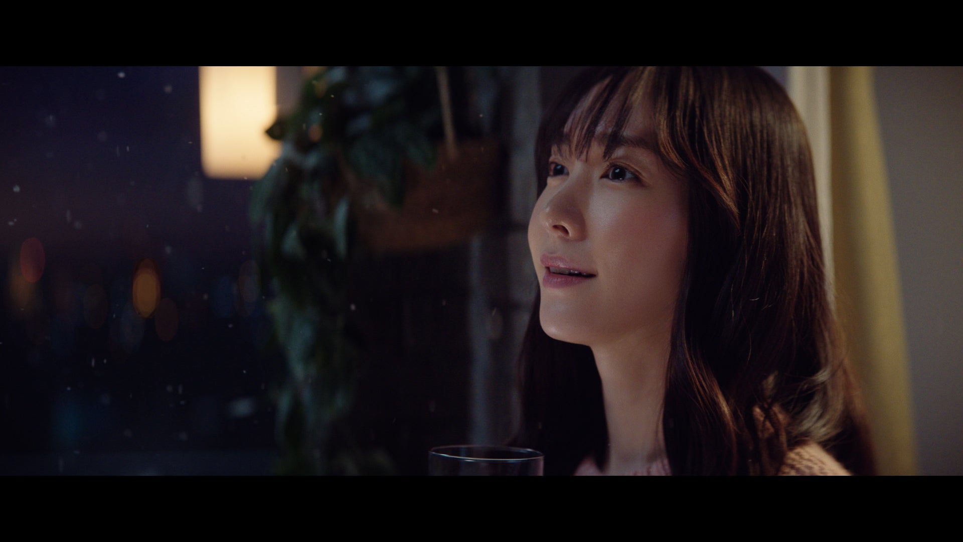 新垣結衣新CM「2022年もおつかれ生です」篇より（提供写真）