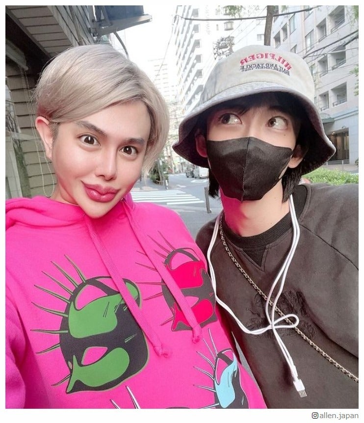 “日本一の整形男子”アレン様、ryuchellとの2ショット公開「お散歩してキャロル」