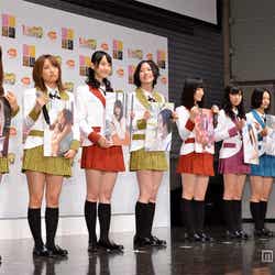 左から:大島優子、高橋みなみ、松井玲奈、松井珠理奈、山本彩、渡辺美優紀、兒玉遥、宮脇咲良