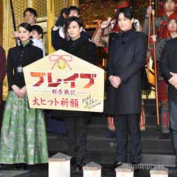 （左から）渡邊圭祐、山崎紘菜、新田真剣佑、鈴木伸之、本広克行監督（C）モデルプレス