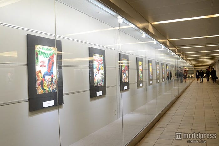 「MARVEL」のアートが並ぶ