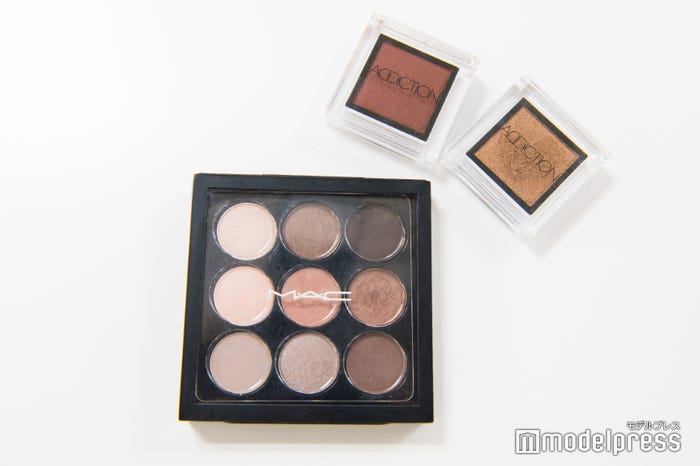 【板野友美の愛用コスメ:アイメイク】M・A・CスモールアイシャドウX9 ダスキーローズ タイムズ ナイン/ADDICTION (C)モデルプレス