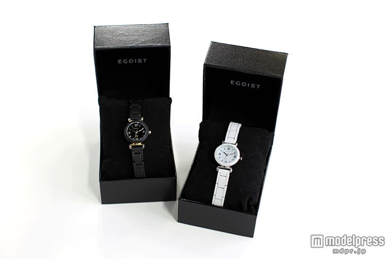 シンプルなロゴ入りのデザインの「EGOIST」オリジナル腕時計
