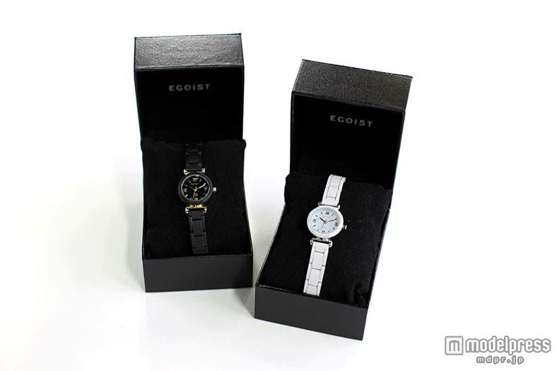 シンプルなロゴ入りのデザインの「EGOIST」オリジナル腕時計