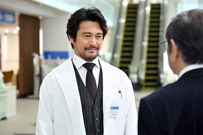 内野聖陽「ブラックペアン シーズン2」第3話より(C)TBS