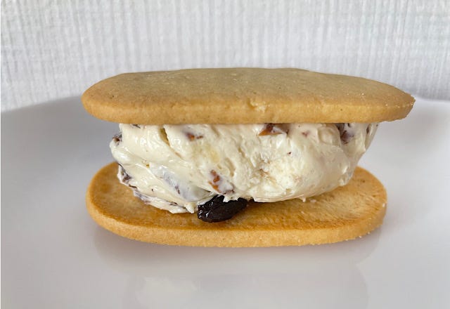 密醇バターサンドラムレーズン