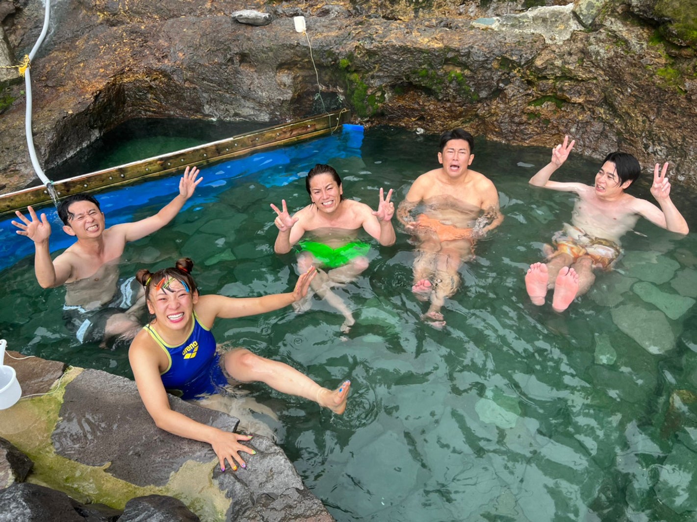 （左から）有吉弘行、フワちゃん、狩野英孝、ビビる大木、吉村崇（C）フジテレビ